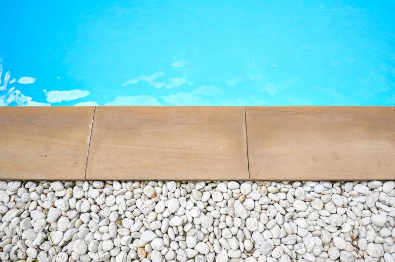 margelle de piscine en pierre
